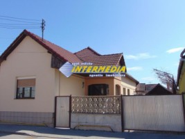 casa-de-vanzare-cu-teren-1060-mp-centru