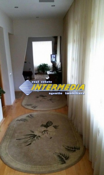 casa-de-vanzare-cu-teren-1060-mp-centru-4