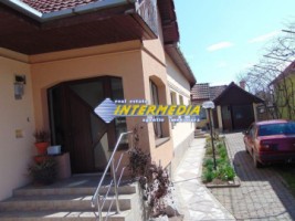 casa-de-vanzare-cu-teren-1060-mp-centru-9