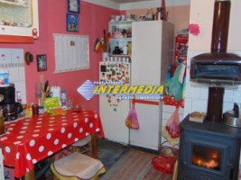 casa-de-vanzare-cu-6-camere-in-centru-pozitie-foarte-buna-1