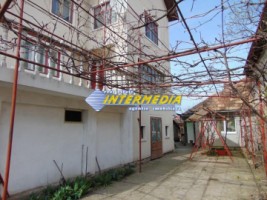 casa-de-vanzare-cu-6-camere-in-centru-pozitie-foarte-buna-3