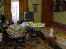 casa-de-vanzare-cu-6-camere-in-centru-pozitie-foarte-buna-6