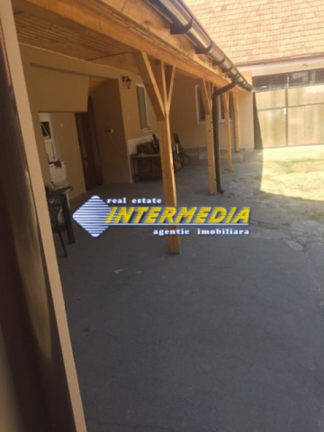 casa-de-vanzare-1000-mp-teren-centru-3