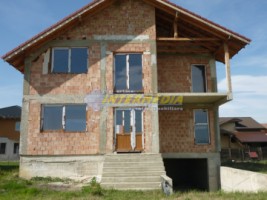 casa-in-rosu-de-vanzare-alba-iulia-cu-utilitati-1