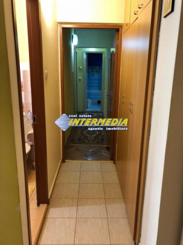 apartament-3-camere-decomandat-in-cetate-zona-mercur-2