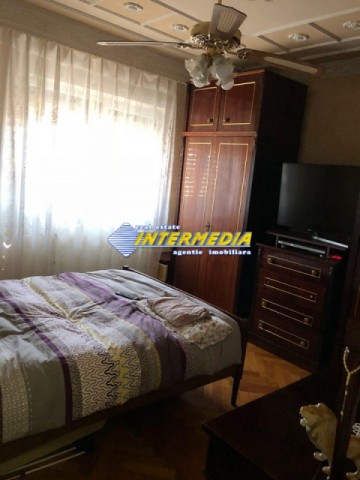 apartament-3-camere-decomandat-in-cetate-zona-mercur-4