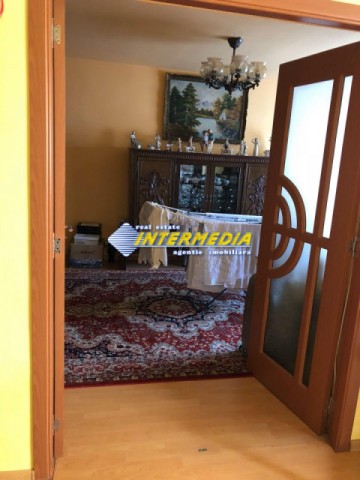 apartament-3-camere-decomandat-in-cetate-zona-mercur-6