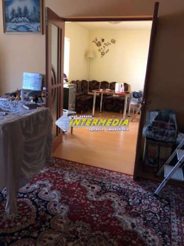 apartament-3-camere-decomandat-in-cetate-zona-mercur-7