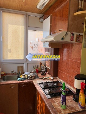 apartament-3-camere-decomandat-in-cetate-zona-mercur-8