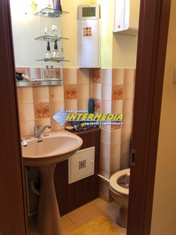 apartament-3-camere-decomandat-in-cetate-zona-mercur-10