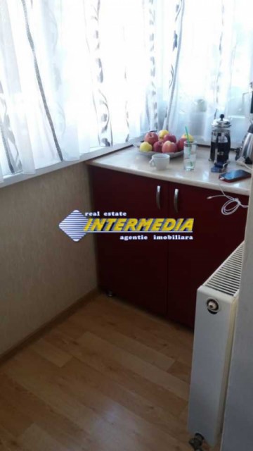 apartament-cu-3-camere-cu-garaj-de-vanzare-cetate-4