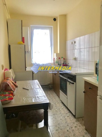apartament-3-camere-in-cetate-pe-bulevard-10