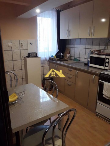 apartament-3-camere-zona-cetate-2