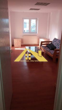 apartament-3-camere-ultracentral-et-1-cu-scara-interioara-2