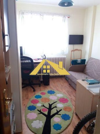apartament-decomandat-4-camere-cetate-4