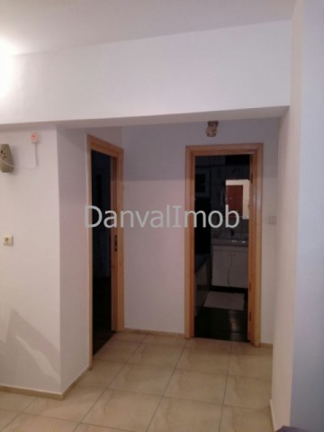 apartament-3-camere-de-inchiriat-0