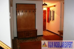 vand-vila-cu-9-camere-si-teren-de-240-mp-in-busteni-prahova-4