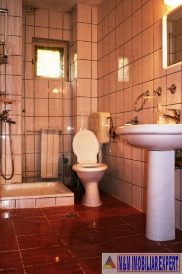 vand-vila-cu-9-camere-si-teren-de-240-mp-in-busteni-prahova-5