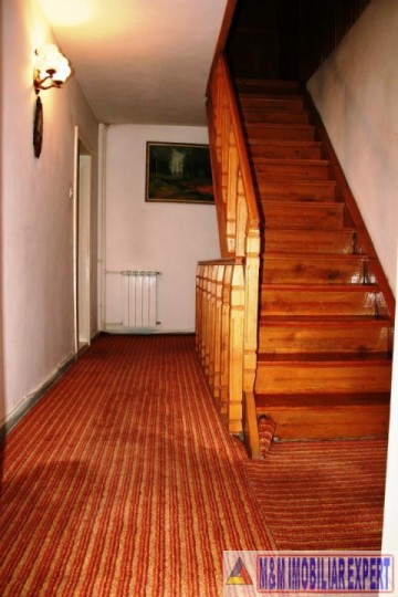 vand-vila-cu-9-camere-si-teren-de-240-mp-in-busteni-prahova-6
