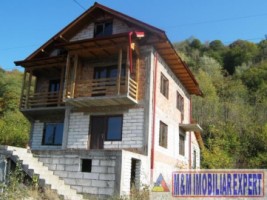 vila-9-camere-cu-teren-5000-mp-de-vanzare-in-apa-sarata-campulung-muscel-arges