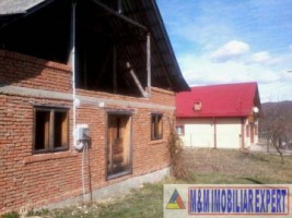 casa-6-camere-de-rosu-teren-1200-mp-vladesti-1