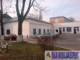 ila-in-stil-conac-interbelic-cu-12-camere-si-teren-de-3812-mp-de-vanzare-in-barlad-vaslui-proprietate-istorica-deosebita-3