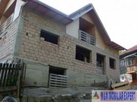 vila-noua-6-camere-la-rosu-si-teren-de-400-mp-poienarii-de-muscel-arges-5