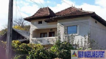 vila-spatioasa-cu-8-camere-teren-de-2000-mp-in-vulturesti-arges
