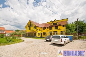 vila-tip-pensiune-cu-28-camere-si-teren-de-1500-mp-de-vanzare-in-cetateni-arges-23