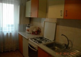 vand-apartament-3-cameredecomandat-in-centru-0