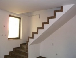 vand-apartament-tip-vila-cu-scara-interioara-de-lux-in-zona-cetate