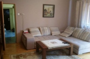 vand-apartament-cu-3-camere-in-zona-cetate-zona-piata-0