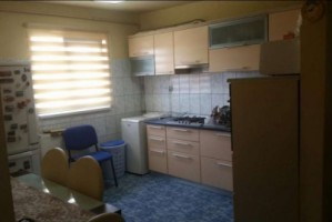 vand-apartament-cu-3-camere-in-zona-cetate-zona-piata-1