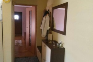 vand-apartament-cu-3-camere-in-zona-cetate-zona-piata-2