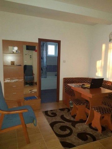 vand-apartament-2-camere-decomandat-in-bloc-nou-in-centru-2