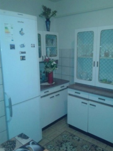 vand-apartament-cu-3-cmere-decomandat-in-zona-cetate