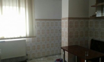 vand-apartament-cu-3-cameren-in-zona-cetate-zona-piata-5