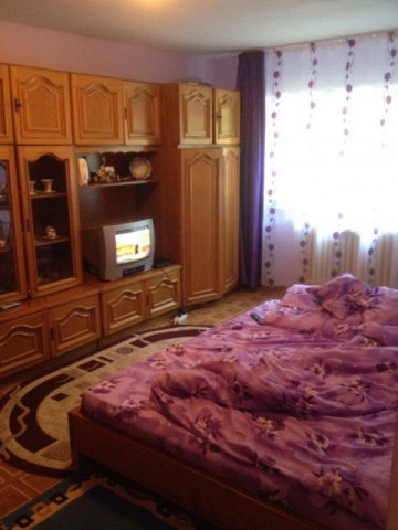 vand-apartament-cu-2-camere-decomandat-in-zona-cetate