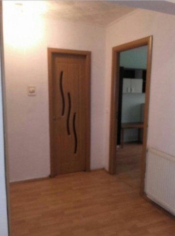 vand-apartament-cu-2-camere-decomandat-in-cetate-1