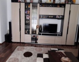 vand-apartament-3-camere-in-cetate-zona-piata-1