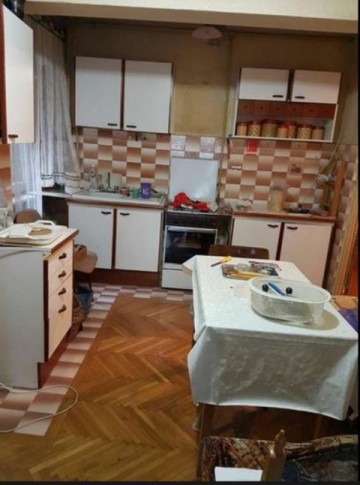 vand-apartament-3-camere-decomandat-in-centru-1