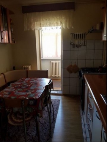 vand-apartament-de-2-cameredecomandat-in-cetate-zona-mercur-1