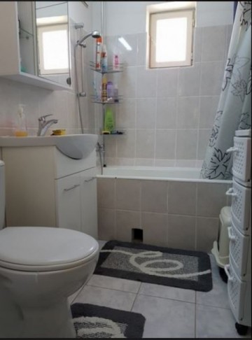 vand-apartament-de-2-cameredecomandat-in-cetate-zona-mercur-3