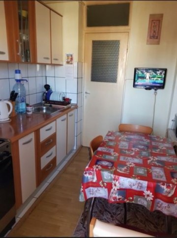 vand-apartament-de-2-cameredecomandat-in-cetate-zona-mercur-4