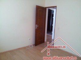 vindem-apartament-3-camere-bld-mihai-viteazu-8