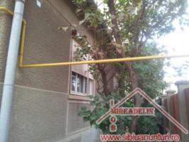 vand-casa-4-camere-singur-in-curte-str-lupeni