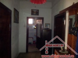 vand-casa-4-camere-singur-in-curte-str-lupeni-6