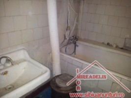 vand-casa-2-camere-singur-in-curte-zona-ceferistilor-11