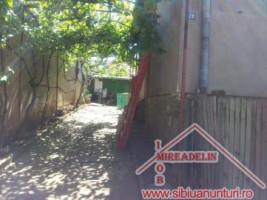 vindem-casa-2-camere-zona-trei-stejari-1