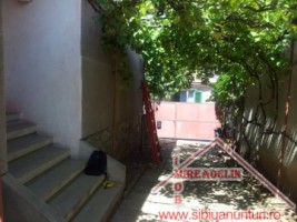 vindem-casa-2-camere-zona-trei-stejari-2